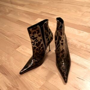 4 Pairs of heeled booties